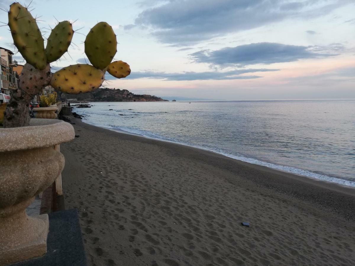 Joanna Studio Flat Giardini Naxos Exterior photo